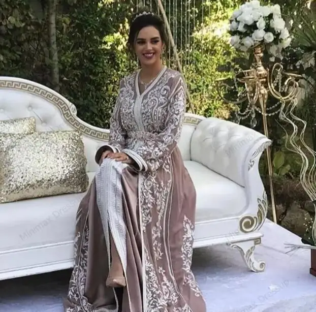 Moroccan Kaftan Caftan Muslim Evening Dresses A-line V-neck Long Sleeve Appliques Beading Dubai Arabic Turkey Abaya Islamic Gown
Moroccan Kaftan Caftan Muslim Evening Dresses A-line V-neck Long Sleeve Appliques Beading Dubai Arabic Turkey Abaya Islamic Gown