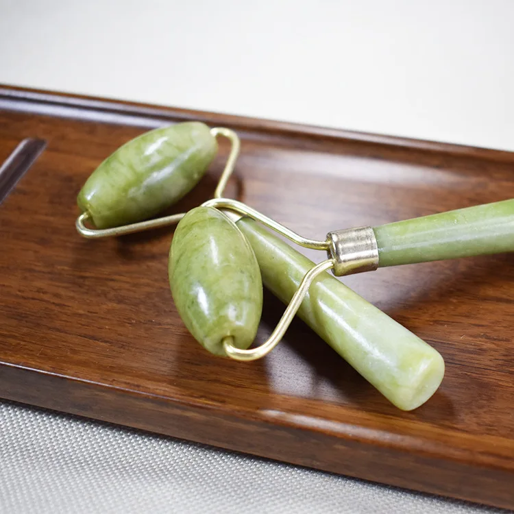 Jade Beauty Tool Roller Massager Face Rolling Device Xiuyu Double Head Jade Wholesale Sales Gifts 14 * 4 * 2cm
Jade Beauty Tool Roller Massager Face Rolling Device Xiuyu Double Head Jade Wholesale Sales Gifts 14 * 4 * 2cm
