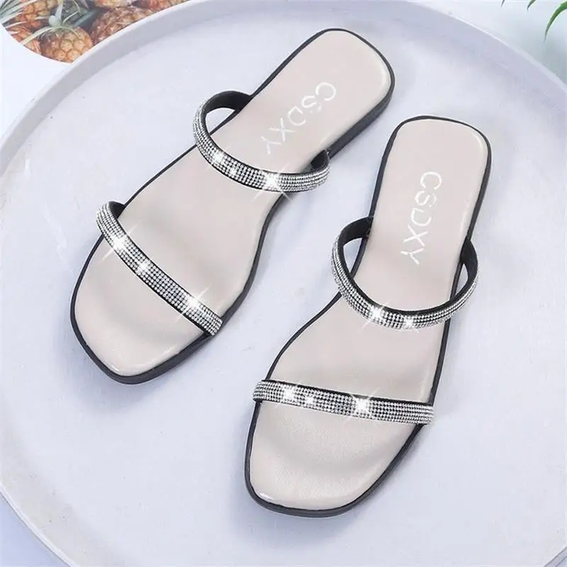 Slippers Women Summer Fashion Women's Slippers Solid Color Rhinestone Decoration Open-toed Flat-heel Comfortable Sandals
Slippers Women Summer Fashion Women's Slippers Solid Color Rhinestone Decoration Open-toed Flat-heel Comfortable Sandals