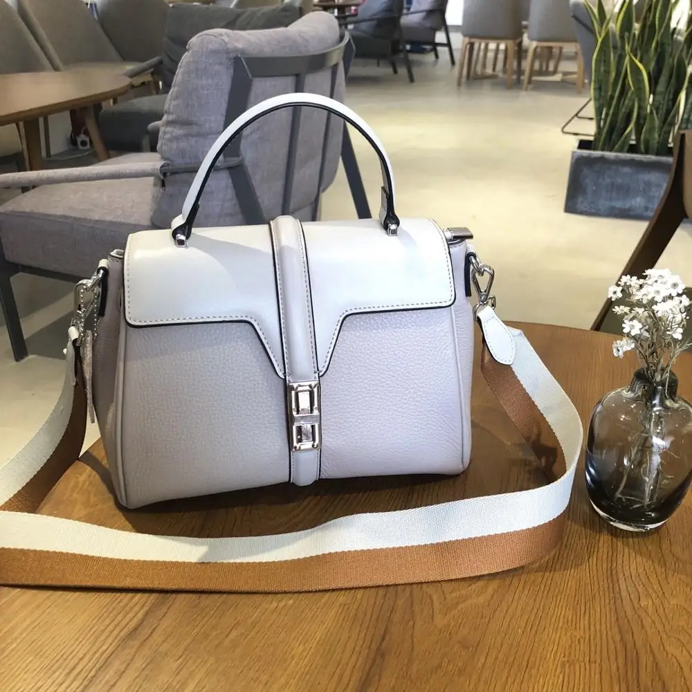 free shipping 2020 the new style nice and simple genuine cow leather women handbag one shoulder bag crossbody bag 26cm 5color
free shipping 2020 the new style nice and simple genuine cow leather women handbag one shoulder bag crossbody bag 26cm 5color