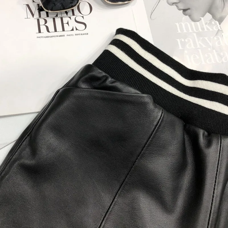Women Shorts Genuine Leather Striped Elastic Waist Knee Length Trousers Fashion Patchwork Straight Shorts New Casual Sweatpants
Women Shorts Genuine Leather Striped Elastic Waist Knee Length Trousers Fashion Patchwork Straight Shorts New Casual Sweatpants