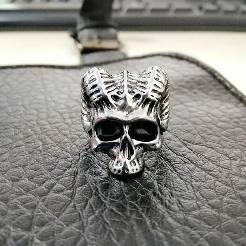 Vintage Satan Claw Demon Ring Skull Gothic Punk Motorcycle Men's Hip Hop Rock Jewelry Wholesale
Vintage Satan Claw Demon Ring Skull Gothic Punk Motorcycle Men's Hip Hop Rock Jewelry Wholesale