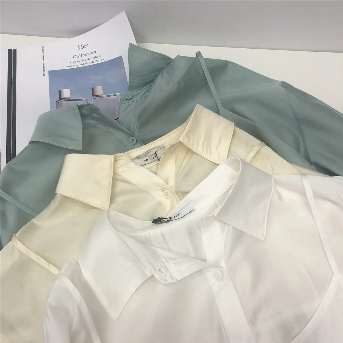 Spring Autumn New Simple Casual Top Solid Color Satin Glossy Women Blouses Fashion Chic Fake Two Pieces Sunscreen Shirt
Spring Autumn New Simple Casual Top Solid Color Satin Glossy Women Blouses Fashion Chic Fake Two Pieces Sunscreen Shirt