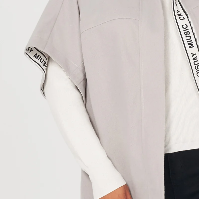 Spring Autumn Summer Women's Fashion Stand-up Collar Letter Ribbon Stitching Solid Color Short-sleeved Thin Woolen Coat Jack
Spring Autumn Summer Women's Fashion Stand-up Collar Letter Ribbon Stitching Solid Color Short-sleeved Thin Woolen Coat Jack