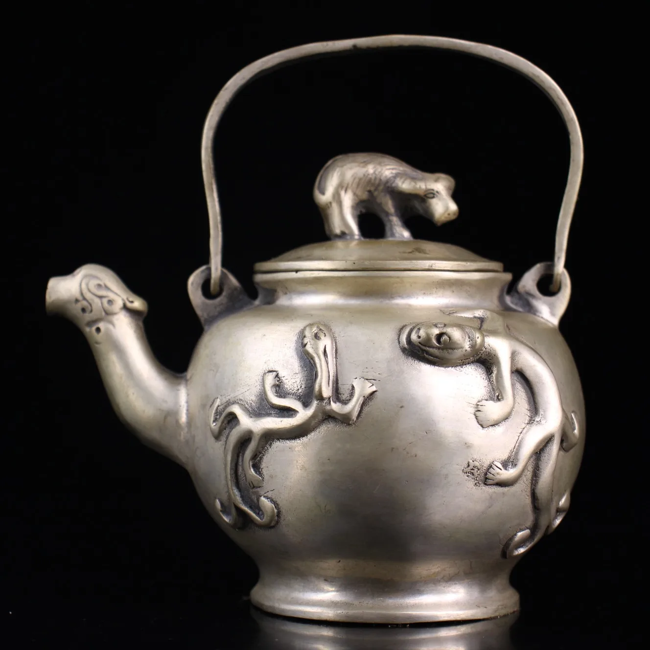 7"Chinese Folk Collection Old Bronze Gilt silver Pixiu Statue kettle teapot flagon Office Ornaments Town House Exorcism
7"Chinese Folk Collection Old Bronze Gilt silver Pixiu Statue kettle teapot flagon Office Ornaments Town House Exorcism