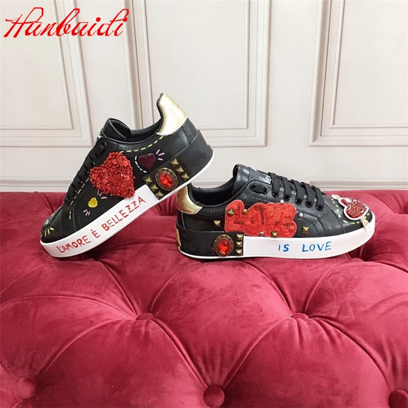 Thick Sole Love Small White Shoes Women Real Leather Flat Letter Graffiti Lace up Sneakers Autumn Comfort Casual Shoes Unisex
Thick Sole Love Small White Shoes Women Real Leather Flat Letter Graffiti Lace up Sneakers Autumn Comfort Casual Shoes Unisex