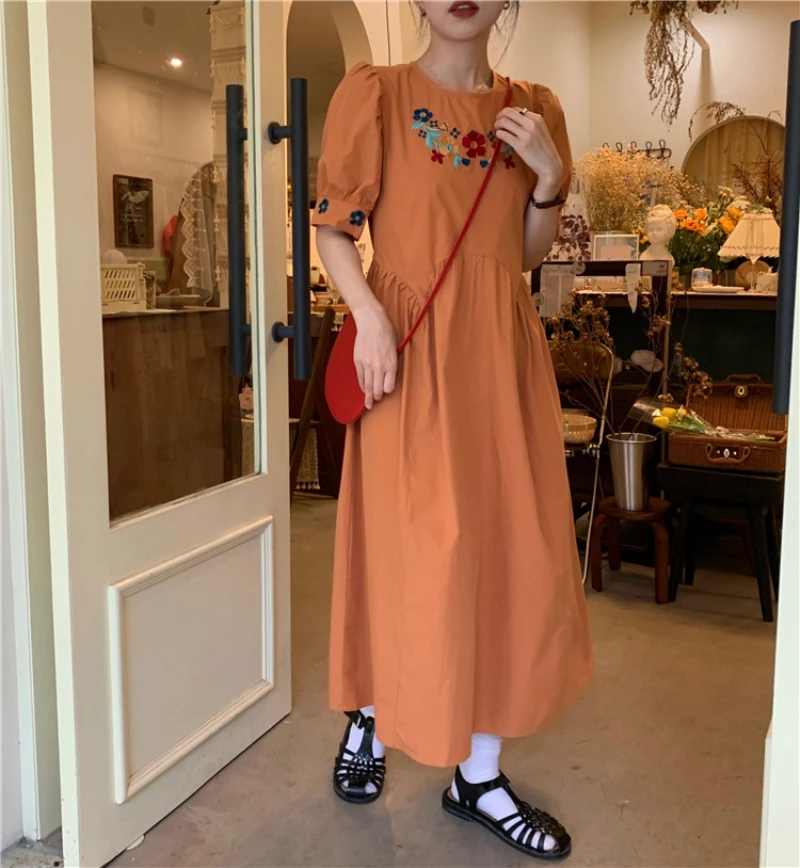 2021 Autumn Vintage Half Puff Sleeves Embroidered Flower Skirt Female Loose French Style Dress Solid Color Maxi Sweet Vestidos
2021 Autumn Vintage Half Puff Sleeves Embroidered Flower Skirt Female Loose French Style Dress Solid Color Maxi Sweet Vestidos