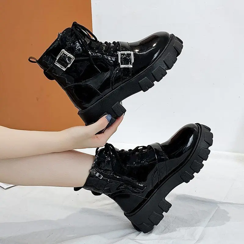 FHANCHU Shining PU Leather Short Boots Woman,2021 NEW INS Thick Bottom Autumn Shoes,Buckles Ankle Botas,BLACK,Dropshipping
FHANCHU Shining PU Leather Short Boots Woman,2021 NEW INS Thick Bottom Autumn Shoes,Buckles Ankle Botas,BLACK,Dropshipping