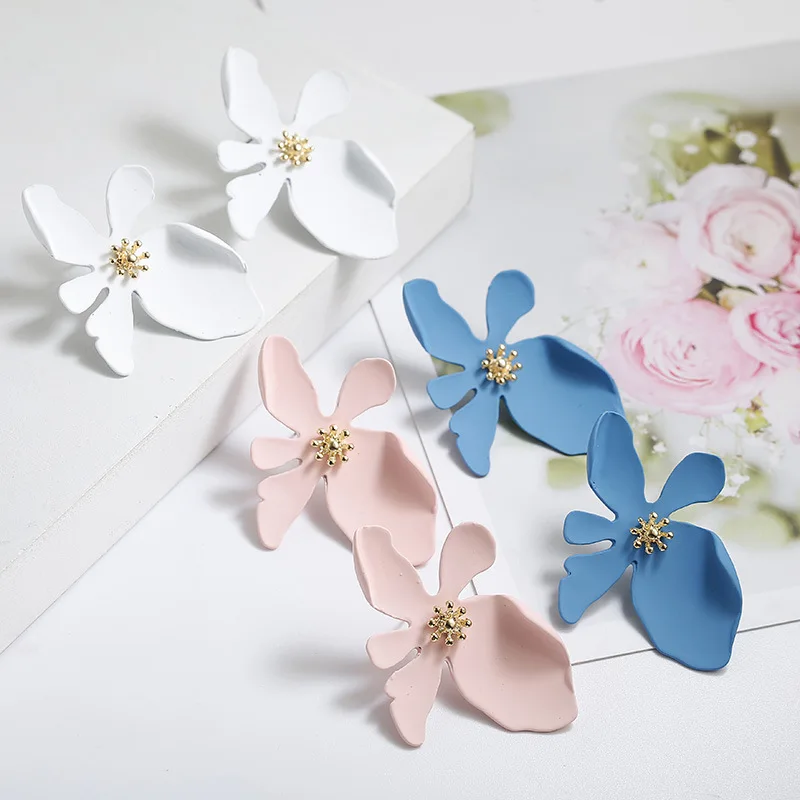 Summer Fresh and Versatile Earrings Long Three-dimensional Flower Petal Earrings Fashion Trendy Fan Big Flower Earrings Women
Summer Fresh and Versatile Earrings Long Three-dimensional Flower Petal Earrings Fashion Trendy Fan Big Flower Earrings Women