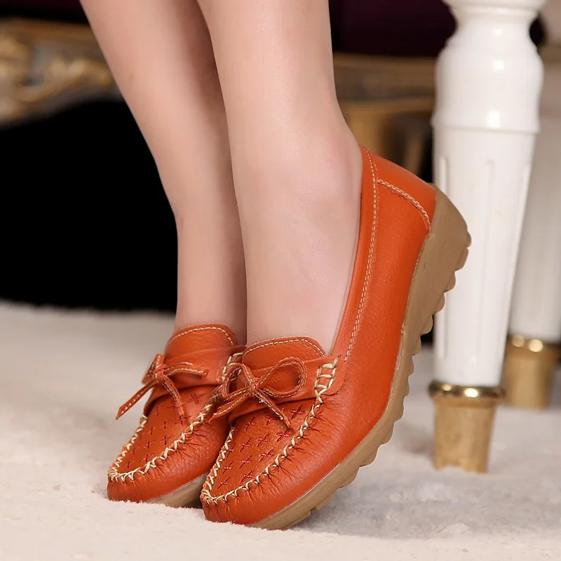 Spring and Summer New Leather Peas Shoes Female Mother Shoes Slope Heel Casual Non-slip White Nurse Shoes Zapatos De Mujer 
Spring and Summer New Leather Peas Shoes Female Mother Shoes Slope Heel Casual Non-slip White Nurse Shoes Zapatos De Mujer