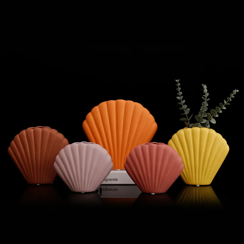 Nordic art shell vase creative ceramic decoration modern minimalist home decoration decoration vase for wedding decoration 
Nordic art shell vase creative ceramic decoration modern minimalist home decoration decoration vase for wedding decoration