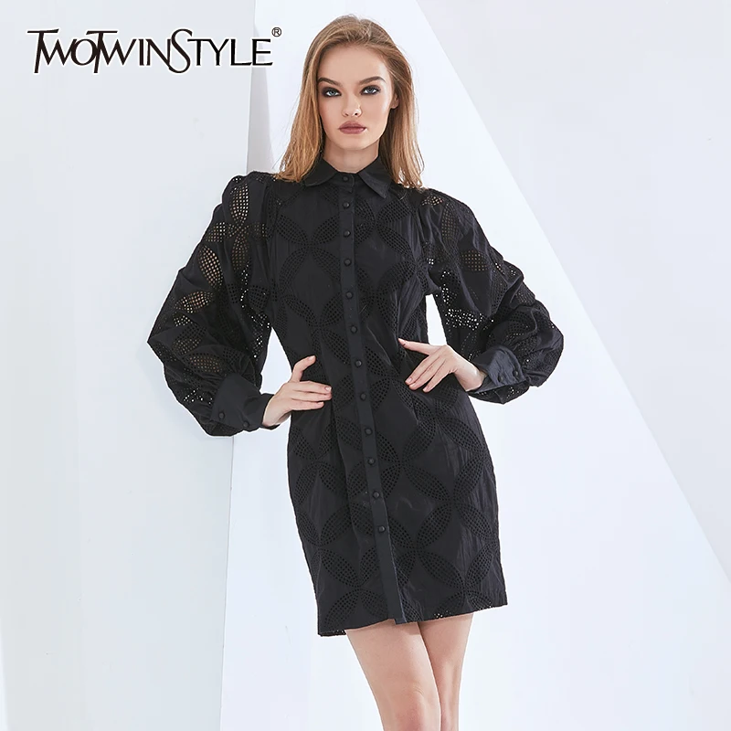 Женское мини-платье TWOTWINSTYLE, белое, с отворотами, длинным рукавом, с высокой талией, 2020
Женское мини-платье TWOTWINSTYLE, белое, с отворотами, длинным рукавом, с высокой талией, 2020