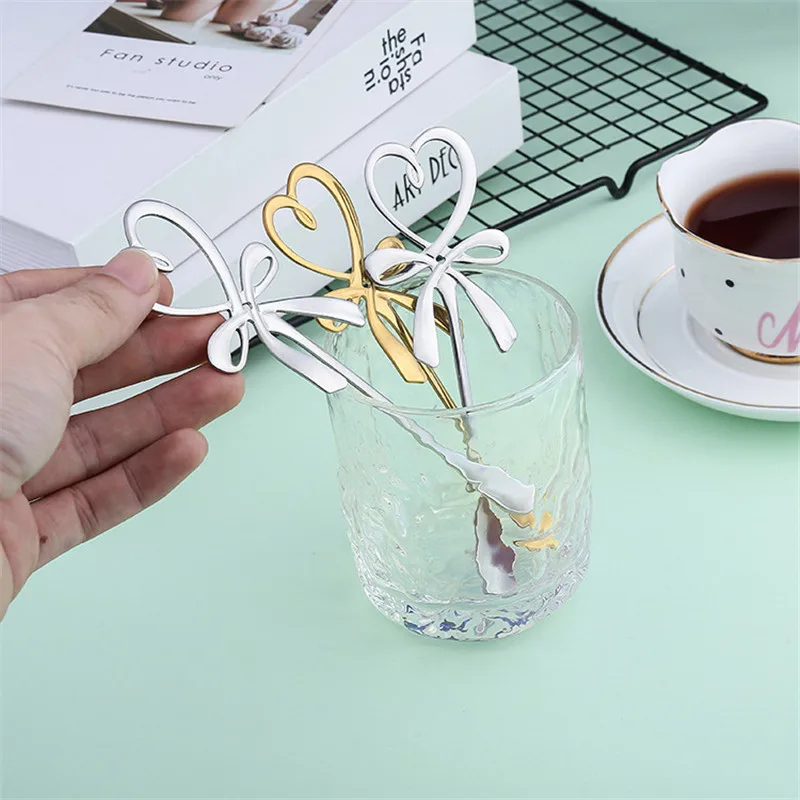2021Creative stainless steel golden flower spoon_coffee spoon_cute long handle hanging cup stirring spoon stirring teaspoon
2021Creative stainless steel golden flower spoon_coffee spoon_cute long handle hanging cup stirring spoon stirring teaspoon