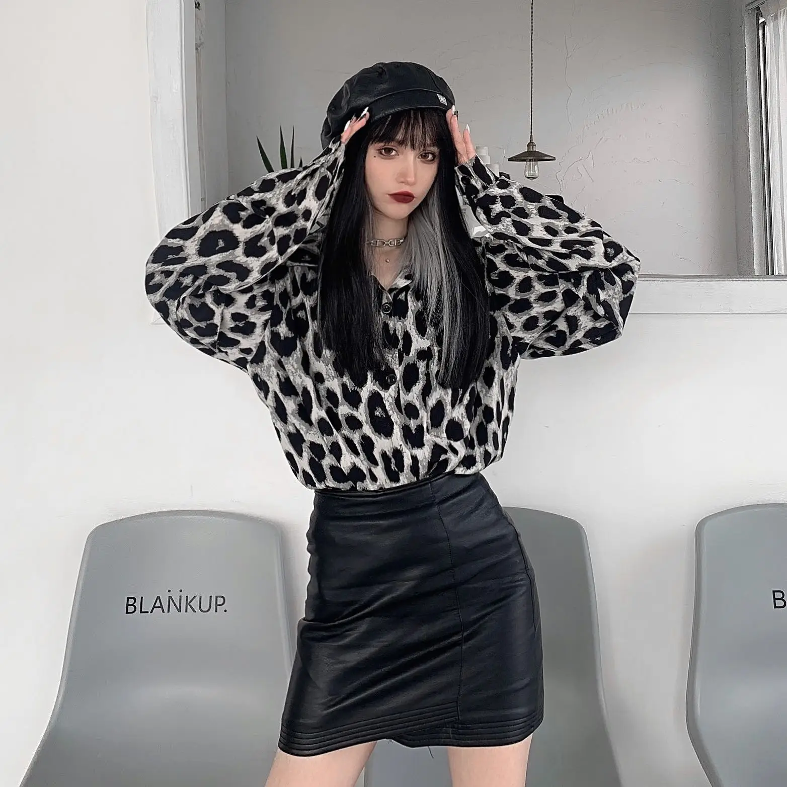 Spring shirt female new Korean Harajuku style leopard print loose casual retro long sleeve shirts
Spring shirt female new Korean Harajuku style leopard print loose casual retro long sleeve shirts