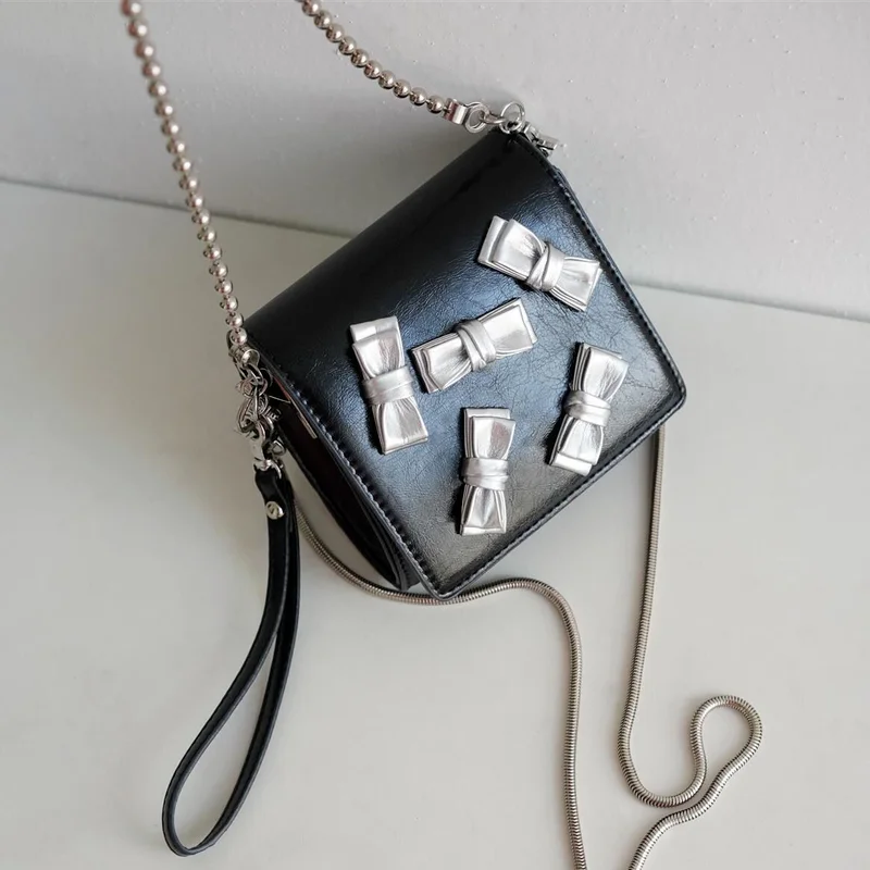 Xiuya Street Hip Hop Shoulder Bag Women Silver Bow Small Square Messenger Bag 2021 Trendy Fashion Rock Coin Purse Womens Wallet
Xiuya Street Hip Hop Shoulder Bag Women Silver Bow Small Square Messenger Bag 2021 Trendy Fashion Rock Coin Purse Womens Wallet