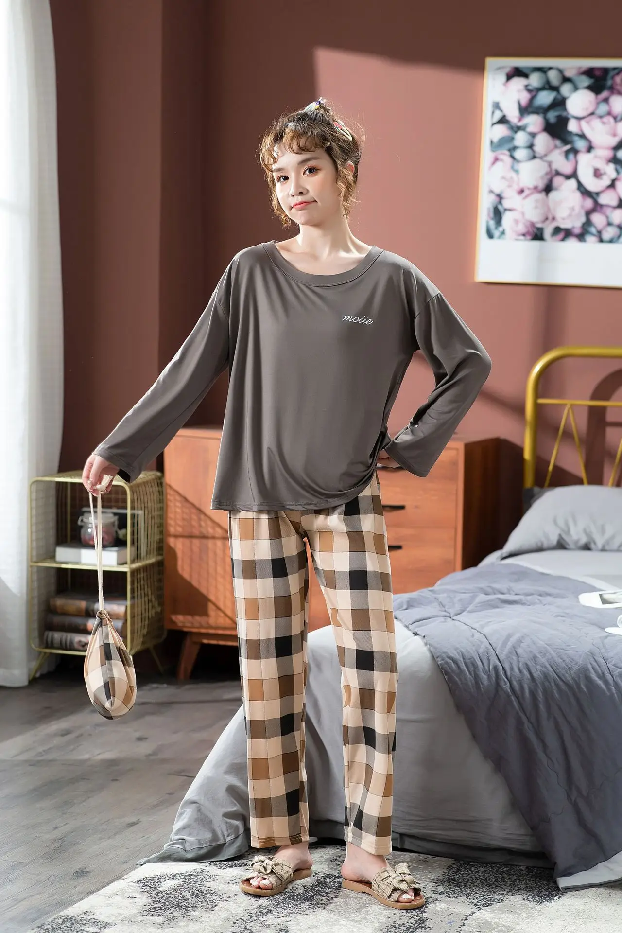 2021 Spring Autumn Women Sleepwear Thin Cute Pijama New Plaid Long-Sleeved Trousers Homewear Casual Loose Woman Pajamas Set
2021 Spring Autumn Women Sleepwear Thin Cute Pijama New Plaid Long-Sleeved Trousers Homewear Casual Loose Woman Pajamas Set