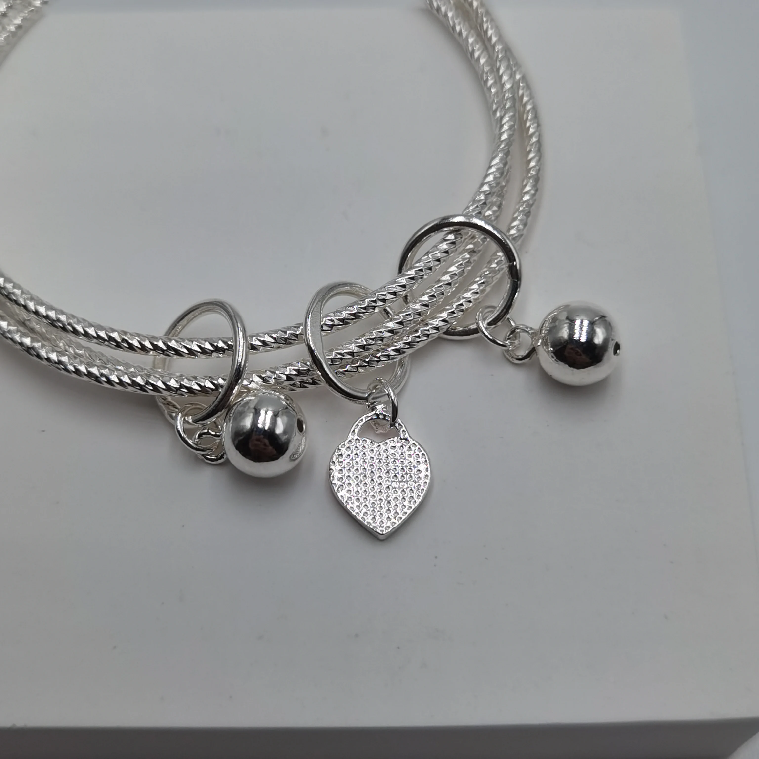 Sterling Silver Bracelet 999 Full Silver Three Rings Closed Silver Bracelet Fashion Simple Joker Gift To Send Mother Girlfriend
Sterling Silver Bracelet 999 Full Silver Three Rings Closed Silver Bracelet Fashion Simple Joker Gift To Send Mother Girlfriend