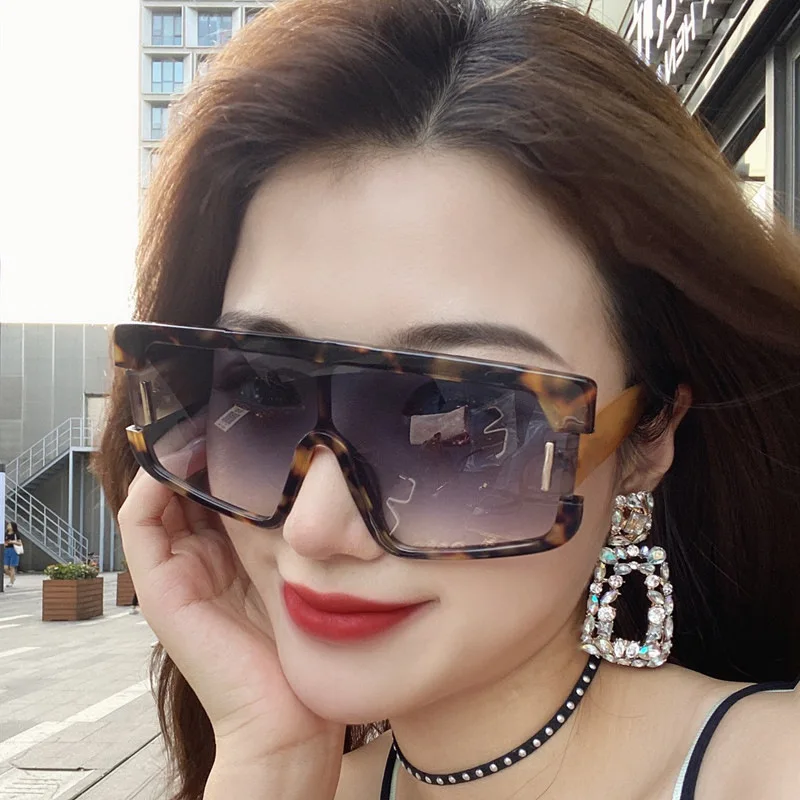2021 European And American New Fashion Trend Square Nail One-Piece Sunglasses Sunglasses Color Big Frame Glasses
2021 European And American New Fashion Trend Square Nail One-Piece Sunglasses Sunglasses Color Big Frame Glasses
