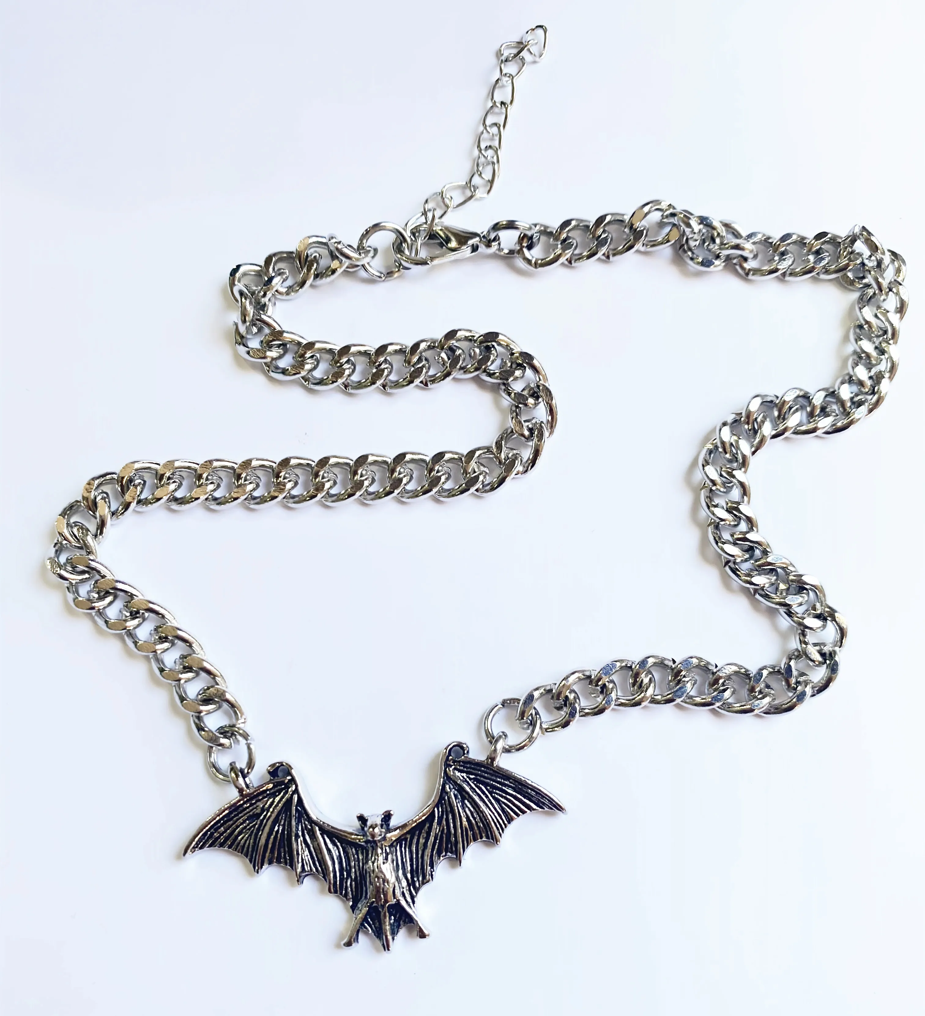Fashion Vintage Punk Gothic Bat Chain Necklace for Women Animals Choker Halloween Collar Hip Hop Girls Jewelry Gift
Fashion Vintage Punk Gothic Bat Chain Necklace for Women Animals Choker Halloween Collar Hip Hop Girls Jewelry Gift