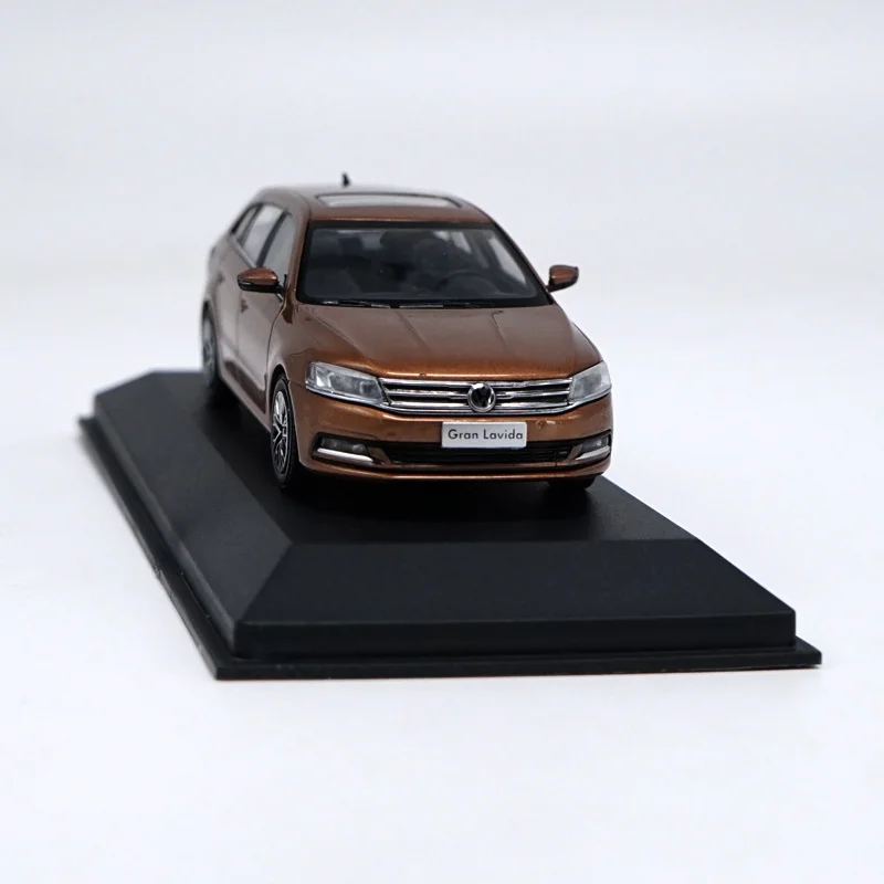 1/43 The original factory Shanghai VW full groom line gran lavida alloy casting simulation car model Collection display gift
1/43 The original factory Shanghai VW full groom line gran lavida alloy casting simulation car model Collection display gift