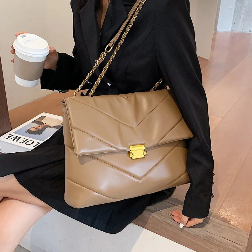 LEFTSIDE большая винтажная сумка через плечо из искусственной кожи для женщин 2022 хит фирменные дизайнерские сумки с цепочкой женские трендовые...
LEFTSIDE большая винтажная сумка через плечо из искусственной кожи для женщин 2022 хит фирменные дизайнерские сумки с цепочкой женские трендовые...