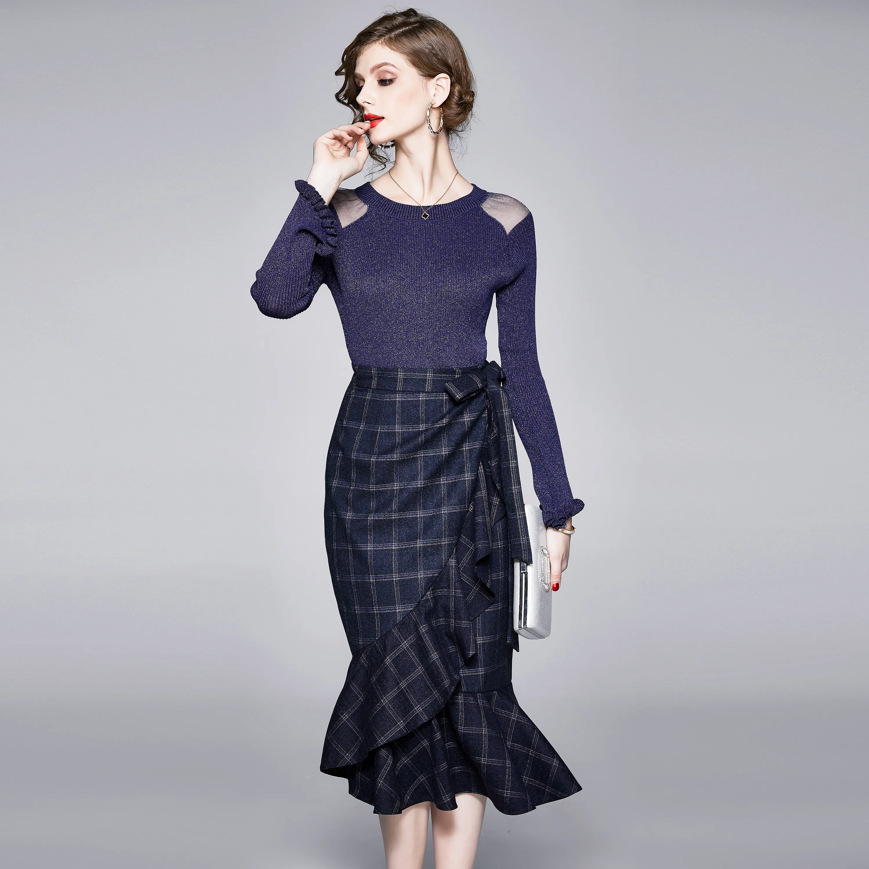 Women Autumn Designer Elegant Office Dress Suit Bright Silk Knitting Top+ Pliad Irregular Ruffles Bodycon Skirt Two Piece Sets
Women Autumn Designer Elegant Office Dress Suit Bright Silk Knitting Top+ Pliad Irregular Ruffles Bodycon Skirt Two Piece Sets