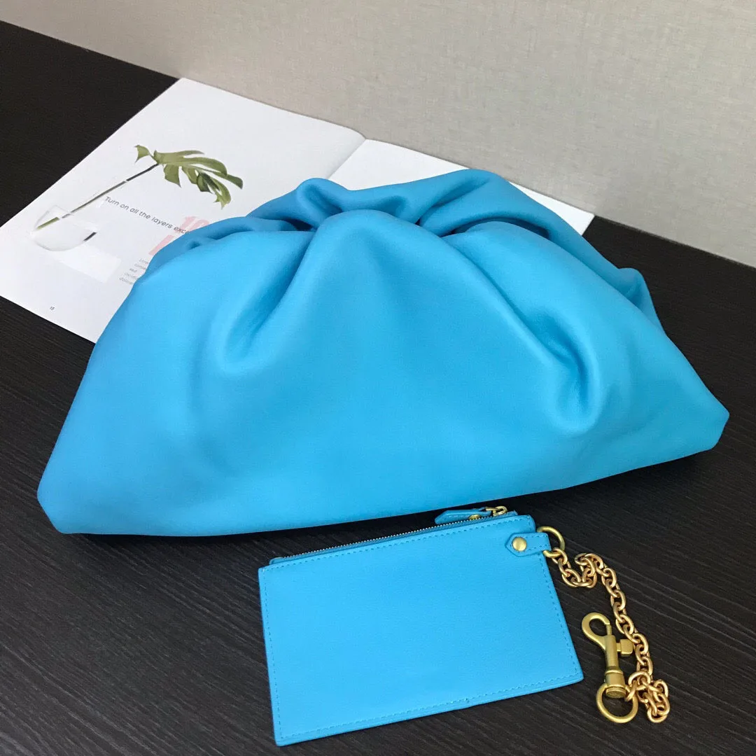 2021 New High Quality Gold Leather Lady's Messenger Bag With Drawstring Opening Design Which Is Necessary For Young Grls
2021 New High Quality Gold Leather Lady's Messenger Bag With Drawstring Opening Design Which Is Necessary For Young Grls