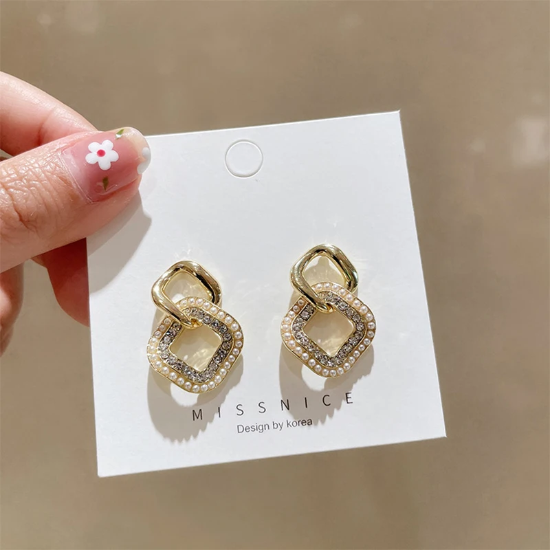 YAOLOGE Fashion Party Jewelry Gift Gold Color Square Rhinestone Stud Earrings Geometric Alloy Ear Accessories 2021 For Women
YAOLOGE Fashion Party Jewelry Gift Gold Color Square Rhinestone Stud Earrings Geometric Alloy Ear Accessories 2021 For Women