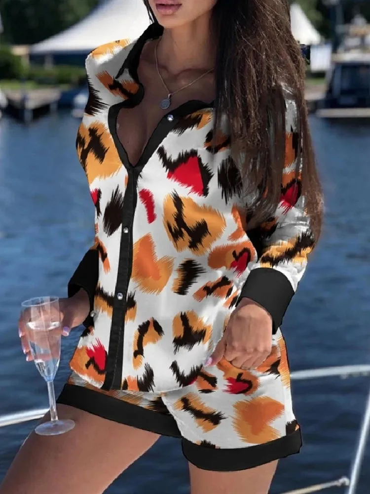 Autumn Two Piece Set Women Fashion Printing Long-sleeved Shirt Shorts Suit Ladies Casual Comfortable Two Piece Suit
Autumn Two Piece Set Women Fashion Printing Long-sleeved Shirt Shorts Suit Ladies Casual Comfortable Two Piece Suit