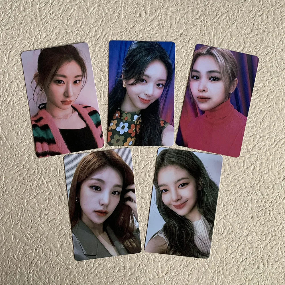 Альбом Kpop ITZY оптом 5 шт./компл., открытка для нового альбома «No Bad Days», открытка ЛОМО, фотопечать, открытки, постер, картина, подарки для поклонн...
Альбом Kpop ITZY оптом 5 шт./компл., открытка для нового альбома «No Bad Days», открытка ЛОМО, фотопечать, открытки, постер, картина, подарки для поклонн...
