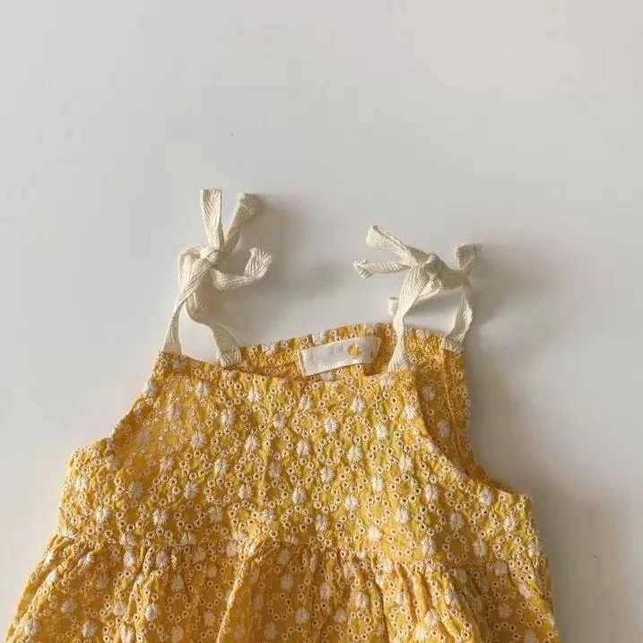 INS Summer Girl Baby Little Chrysanthemum Cute Tether Sling Top Shorts Set Infant Embroidery Two-piece Set
INS Summer Girl Baby Little Chrysanthemum Cute Tether Sling Top Shorts Set Infant Embroidery Two-piece Set