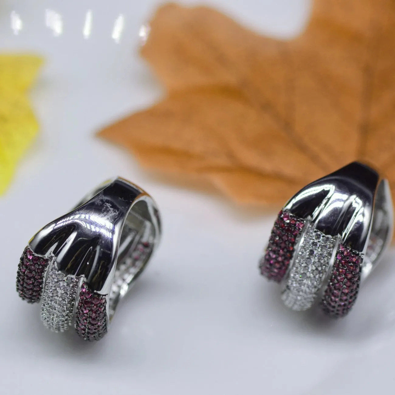 Funmode New Arrival 3 Row Cubic Zircon Pave Luxury Women Bridal Ring For Female Wedding Party Dubai Finger Rings Wholesale FR191
Funmode New Arrival 3 Row Cubic Zircon Pave Luxury Women Bridal Ring For Female Wedding Party Dubai Finger Rings Wholesale FR191