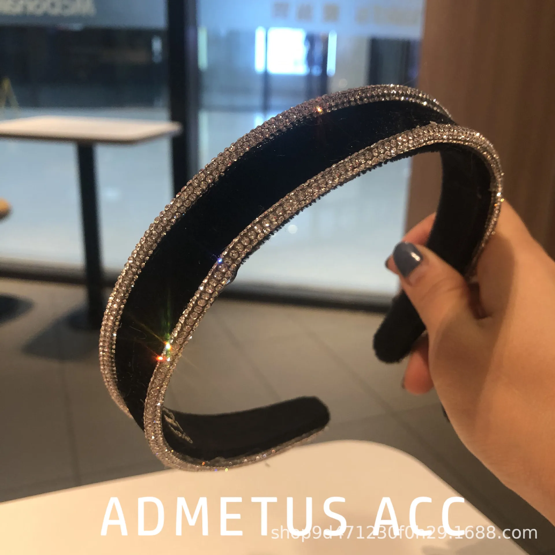 Women Girls Headband Hairband Pearl Rhinestone Fashion Wide Baroque Sponge Black Velvet Vintage Retro Hair Accessories Wholesale
Women Girls Headband Hairband Pearl Rhinestone Fashion Wide Baroque Sponge Black Velvet Vintage Retro Hair Accessories Wholesale