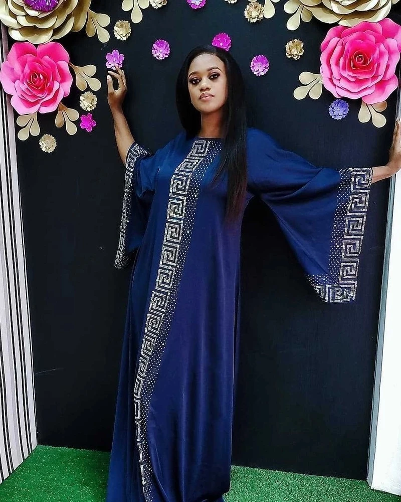 African Design Dashiki Dress Silk Beading Abayas Bandage Maxi Bazin Vintage Long Sleeve Robe Gowns Africa Sexy Lady Party
African Design Dashiki Dress Silk Beading Abayas Bandage Maxi Bazin Vintage Long Sleeve Robe Gowns Africa Sexy Lady Party