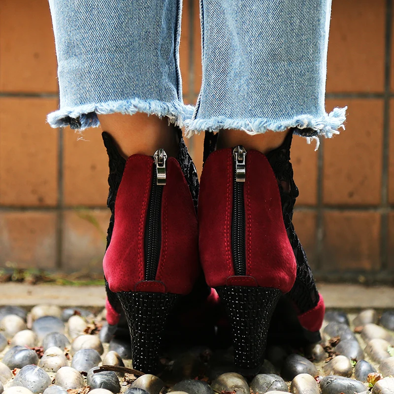 New Mesh Coarse Heels Lace Spring And Summer With Super Fine Waterproof Shallow Mouth Shoes Nightclub Fish Mouth Shoes 
New Mesh Coarse Heels Lace Spring And Summer With Super Fine Waterproof Shallow Mouth Shoes Nightclub Fish Mouth Shoes