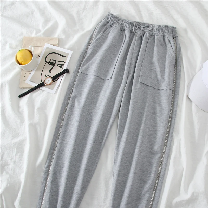 2020 Summer Zipper Cotton Cargo Pants Women Harajuku Chain Pockets Ankle Trousers High Waist Chain Hip-hop Harem Pants
2020 Summer Zipper Cotton Cargo Pants Women Harajuku Chain Pockets Ankle Trousers High Waist Chain Hip-hop Harem Pants