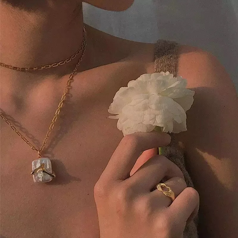 Fashion Romantic Lovers Hands Hug Couple Necklace For Women Men Hold hands Baroque Pearl Pendant Collar 2021 Jewelry Girl's Gift
Fashion Romantic Lovers Hands Hug Couple Necklace For Women Men Hold hands Baroque Pearl Pendant Collar 2021 Jewelry Girl's Gift