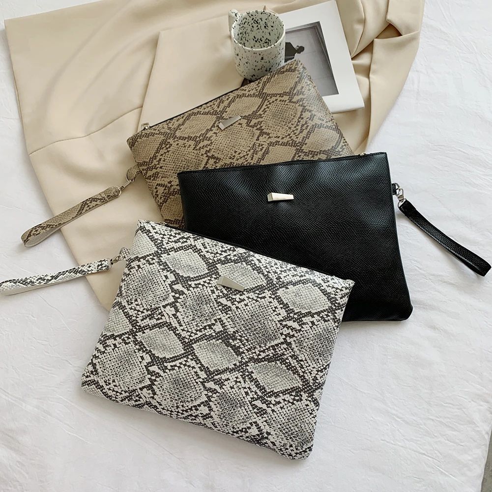 Women Wristlet Bag Vintage PU Leather Design Envelope Bag Ladies Casual Solid Color Small Purse Casual Ladies Wallet
Women Wristlet Bag Vintage PU Leather Design Envelope Bag Ladies Casual Solid Color Small Purse Casual Ladies Wallet