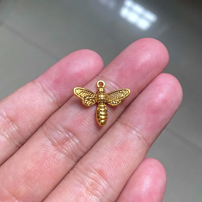 30pcs Lovely Bee Pendant Charms Jewelry DIY Necklace Bracelet Key Chain Aesthetic Accessories,Jewelry Making Supplies For Women
30pcs Lovely Bee Pendant Charms Jewelry DIY Necklace Bracelet Key Chain Aesthetic Accessories,Jewelry Making Supplies For Women