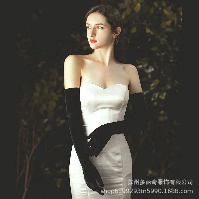 Wedding accessories etiquette bride gloves Christmas dress up gloves plain satin surface 58 cm high elastic long gloves
Wedding accessories etiquette bride gloves Christmas dress up gloves plain satin surface 58 cm high elastic long gloves