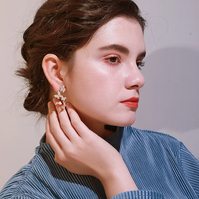 LISM new simple and versatile temperament inlaid with zircon butterfly shape ladies earrings net red jewelry
LISM new simple and versatile temperament inlaid with zircon butterfly shape ladies earrings net red jewelry