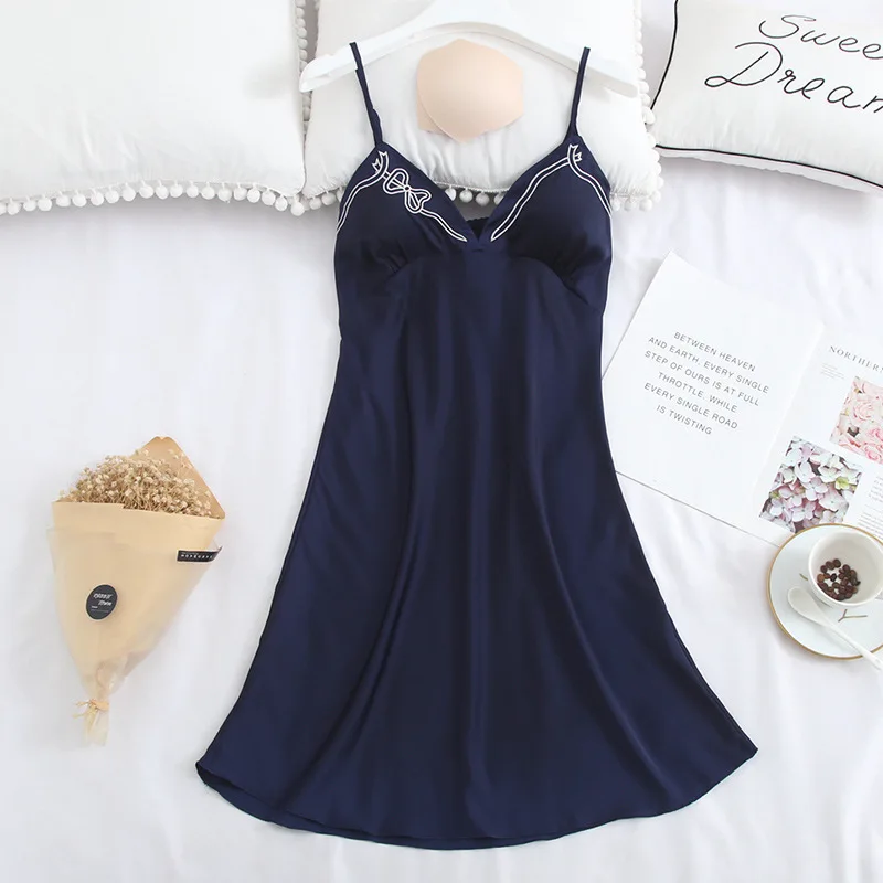 Ночная рубашка из искусственного шелка, на тонких бретелях, Женская атласная, с мягким принтом 
Ночная рубашка из искусственного шелка, на тонких бретелях, Женская атласная, с мягким принтом