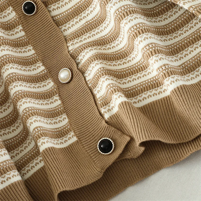 Harajuku Striped Cardigan Women Knitted Sweater Coat Autumn Winter Korean Fashion Button Casual Knit Cardigans Mujer Tops
Harajuku Striped Cardigan Women Knitted Sweater Coat Autumn Winter Korean Fashion Button Casual Knit Cardigans Mujer Tops