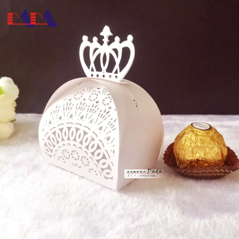 European style wedding Crown hollow candy box chocolate candy paper packaging flower gift box boite dragees de mariage коробка
European style wedding Crown hollow candy box chocolate candy paper packaging flower gift box boite dragees de mariage коробка