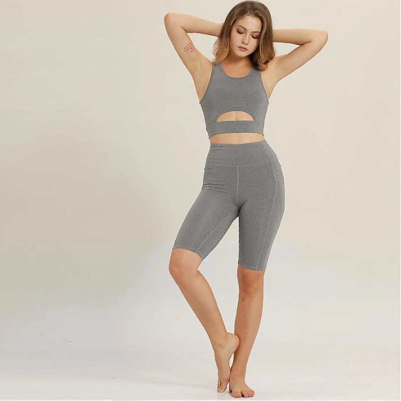 Newest Sleeveless Solid Color Stitching Five Point Pants Suit Leisure Yoga Sportwear Two Piece Set
Newest Sleeveless Solid Color Stitching Five Point Pants Suit Leisure Yoga Sportwear Two Piece Set