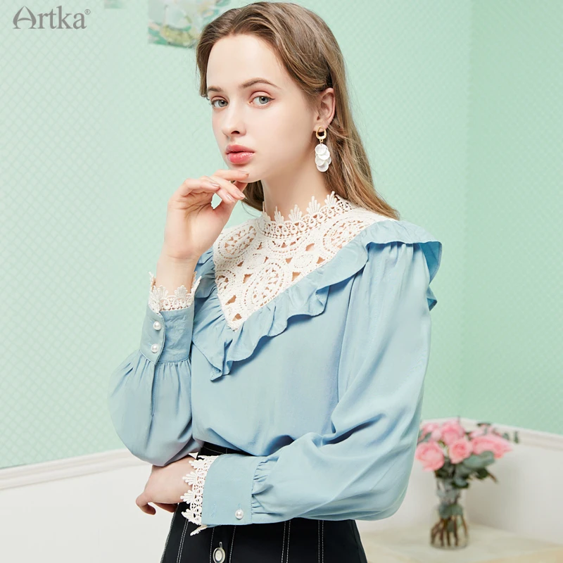 Женская кружевная блузка с оборками ARTKA, голубая Свободная блузка составного кроя с V-образным вырезом и длинными рукавами, весна 2021
Женская кружевная блузка с оборками ARTKA, голубая Свободная блузка составного кроя с V-образным вырезом и длинными рукавами, весна 2021