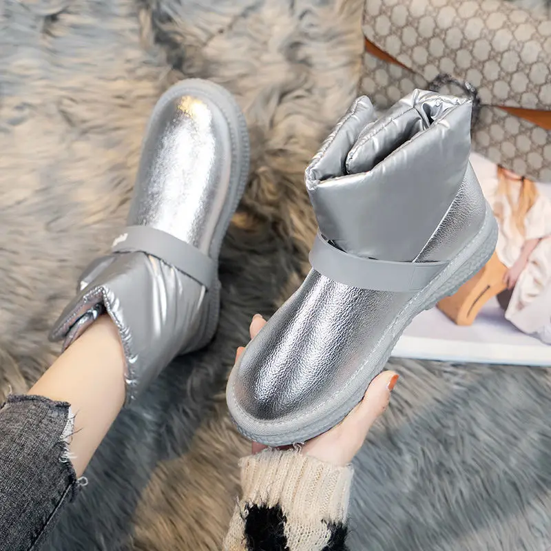 2021 Women Winter Fashion New Silver Down Cloth Keep Warm Soft Water Proof Snow Boots Female Autumn Platform Casual Cotton Shoes
2021 Women Winter Fashion New Silver Down Cloth Keep Warm Soft Water Proof Snow Boots Female Autumn Platform Casual Cotton Shoes