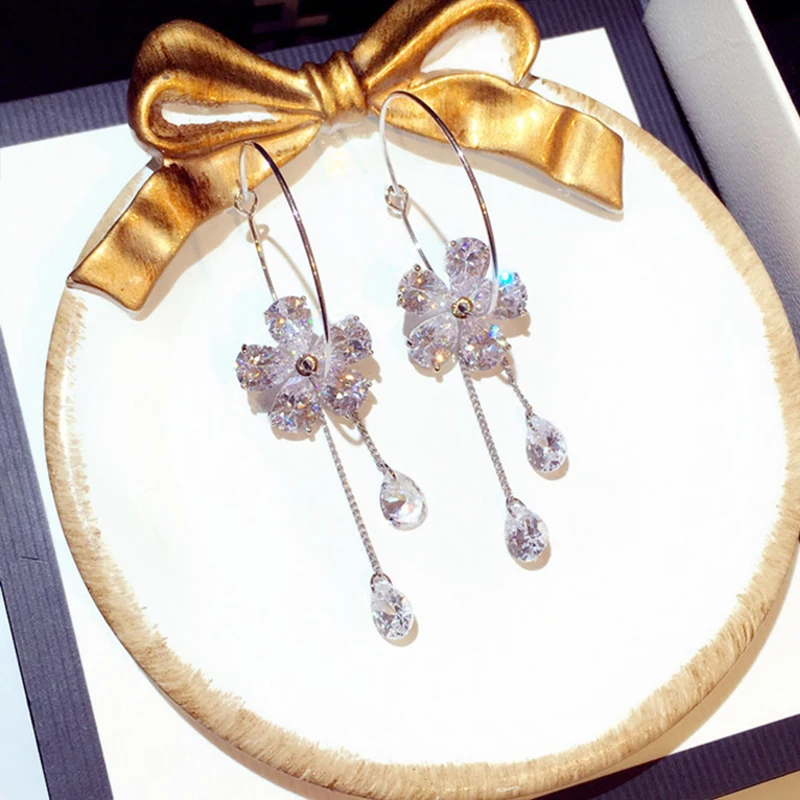 Fashion Gorgeous Transparent Zircon Flower Teardrop Hoop Earring Women Earring Flower Noble Crystal Zirconia Jewelry Accessory
Fashion Gorgeous Transparent Zircon Flower Teardrop Hoop Earring Women Earring Flower Noble Crystal Zirconia Jewelry Accessory
