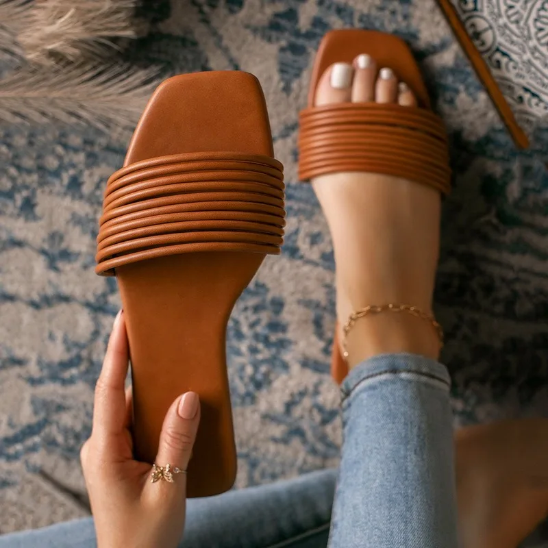 Summer New Fashion PU Leather Women Slippers Fashion Upper Decoration Flat Heel Peep Toe Fashion Elegant Beach Outdoor Slides
Summer New Fashion PU Leather Women Slippers Fashion Upper Decoration Flat Heel Peep Toe Fashion Elegant Beach Outdoor Slides