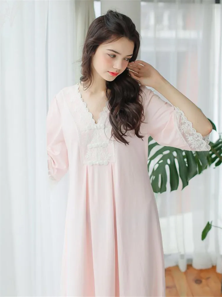 2020 autumn new retro Chinese style lace cotton nightdress embroidery chinese knot button long sleeves long sleep dress women
2020 autumn new retro Chinese style lace cotton nightdress embroidery chinese knot button long sleeves long sleep dress women